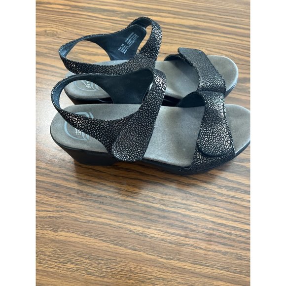 Dansko woman’s black shimmery Velcro closure sandals - Picture 4 of 7